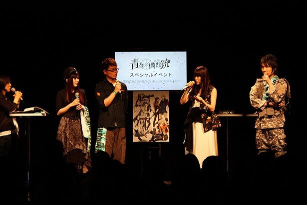 イベント中盤からシークレットゲストとして興津さんと喜多村さんも登場し、ステージ上はにぎやかに<br>