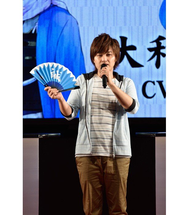 ニコニコ超会議に続く「刀剣乱舞-ONLINE-」イベント出演となった市来光弘さんは、イベント初参加で緊張している斉藤さんと佐藤さんに「楽しくいこう！」とエール<br>