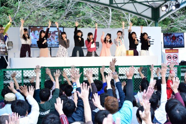 イベントの最後には、恒例の「がんばっぺ、Wake Up, Girls！」のコールが眉山山頂に響きました<br>