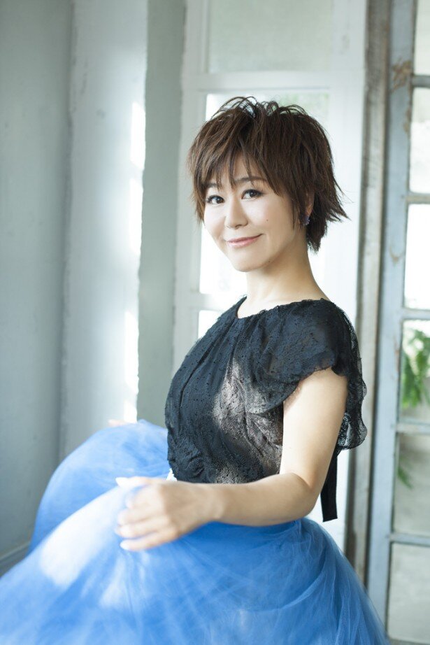 10月28日(水)に自身にとって2枚目のベストアルバムとなる「BEST OF CHIHIROX ll」をリリースする米倉千尋さん<br>
