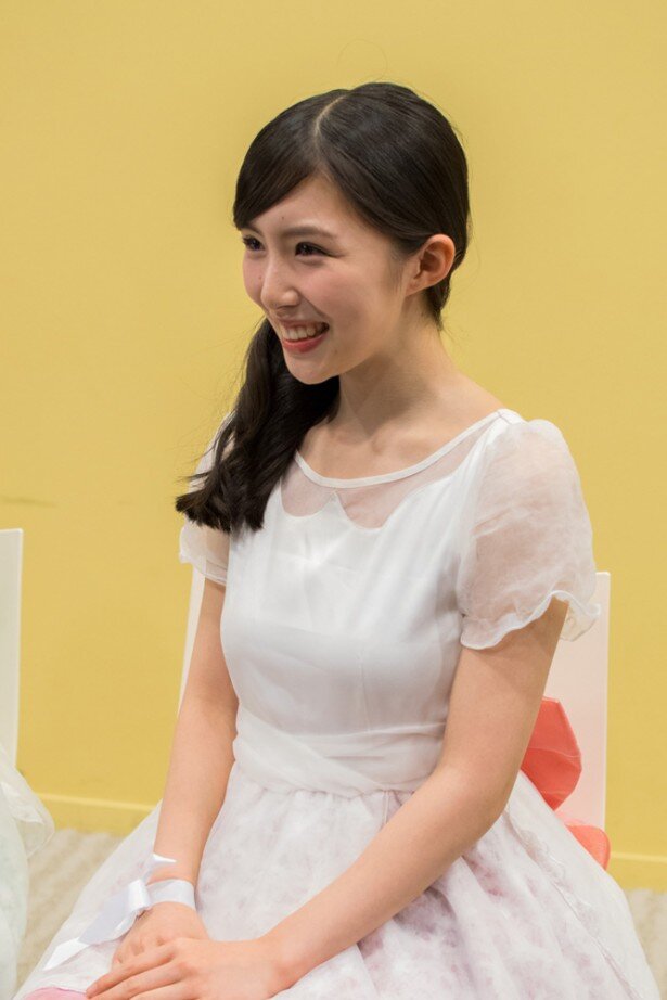 ＜高橋美衣＞ニックネームは“みいたん”。イメージカラーはレッド。小さい頃からたくさんのミュージカルを見て育ち、自分でミュージカルのワンシーンを再現するのが大好き<br>