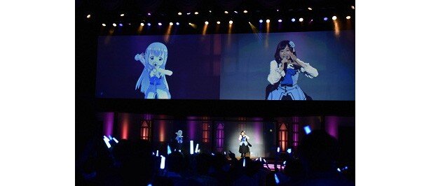 【写真を見る】貴重なチノと水瀬さんのデュエットが実現！<br>