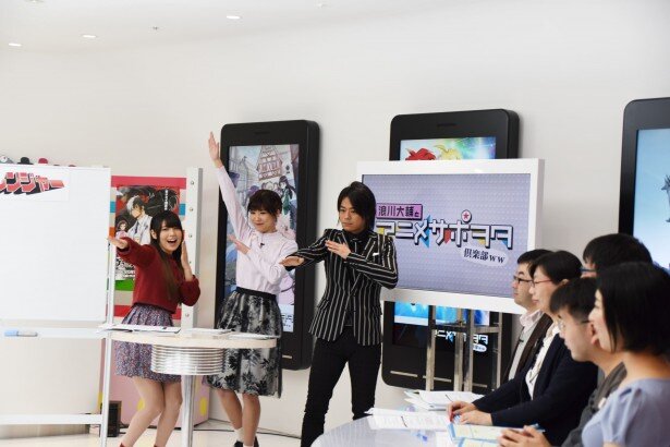 「アニサポレンジャー」のコーナーでは、皆でレンジャーっぽいポーズをとってスタート!!<br>