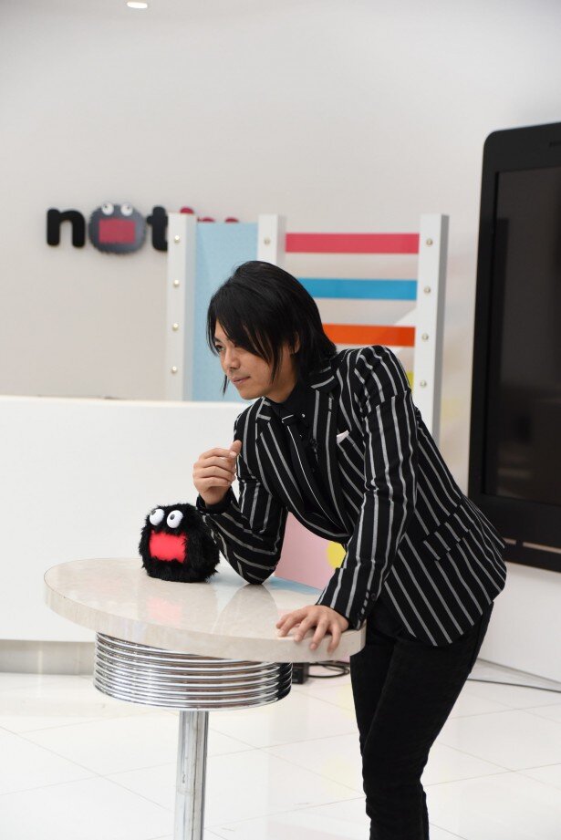 番組収録後、取材に応じる浪川さん<br>