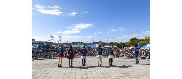 BDの特典ディスク1に収録されたイベント「ハートフル・ラビット・ファンミーティング」の様子<br>BDに収録されたコンサート本編の様子