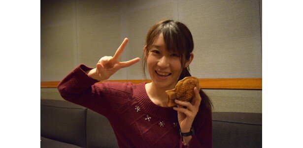 黒瀬ゆうこ/はらぺこ野生児・寿クルト役。「私がモテないのはどう考えてもお前らが悪い」根元陽菜役でテレビアニメデビュー。趣味は宝塚観劇で、英検2級取得の才媛<br>