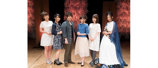「神様の感謝祭（ヘスティア・パーティー）」に出演した、(左から)井口裕香さん、松岡禎丞さん、水瀬いのりさん、大西沙織さん、内田真礼さん、分島花音さん<br>