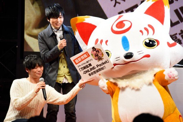 スマホ版「刀剣乱舞-ONLINE-Pocket」のビッグニュースを持ってきたのはやっぱりこの人(？)、こんのすけ！<br>