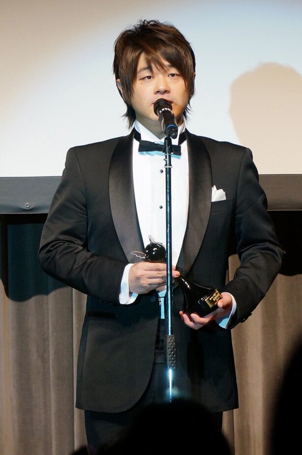 主演男優賞を受賞した松岡禎丞さん<br>