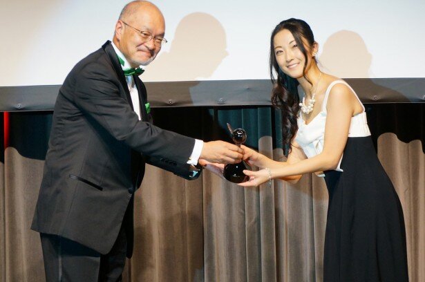 助演女優賞を受賞した伊藤静さん<br>
