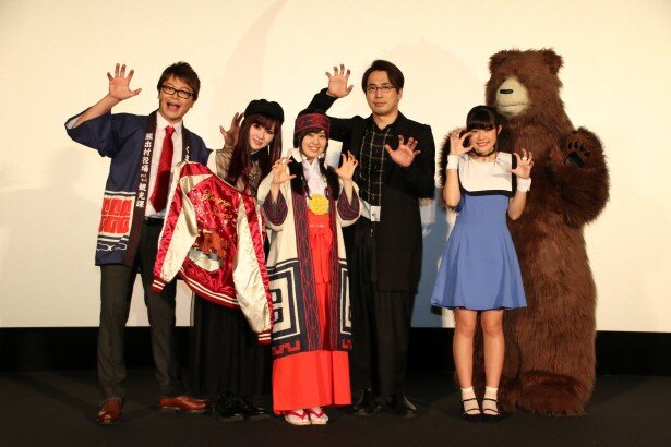 左から興津和幸さん、喜多村英梨さん、日岡なつみさん、安元洋貴さん、花谷麻妃さん、クマ井ナツ<br>(C)2016 吉元ますめ・KADOKAWA刊/「くまみこ」製作委員会