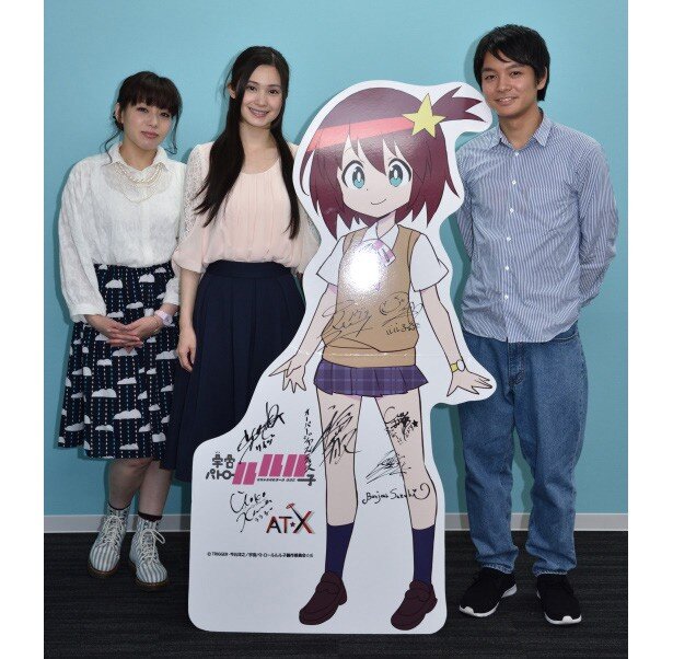 ルル子の立てポップを一緒にルル子役のM・A・Oさん(中央)、AΩノヴァ役の榎木淳弥さん(右)、ミドリ役の新谷真弓さん(左)<br>
