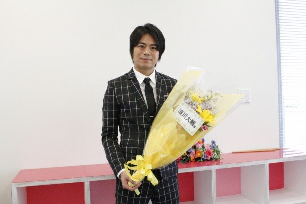 楽屋取材時の浪川さん。番組キャスターお疲れ様でした！<br>