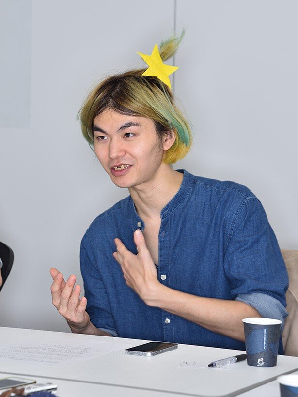 フジロッ久(仮)の藤原亮さん(Vo)。髪にはルル子の髪飾りが！<br>