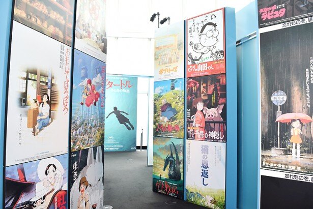 歴代ジブリ作品のポスターがずらり！<br>