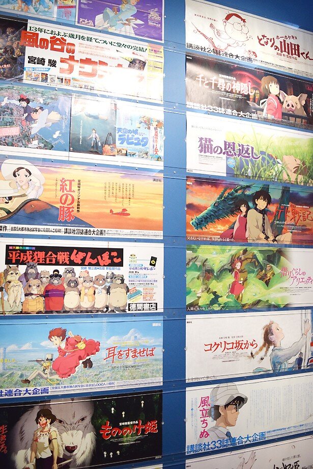 電車の中吊り広告も展示<br>