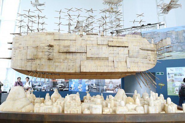 スタジオジブリ作品のイメージのひとつ、“空への憧れ”を表現した「空飛ぶ機械達展」コーナー<br>
