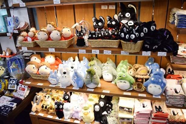 会場限定グッズが購入できるオフィシャルショップも営業中<br>