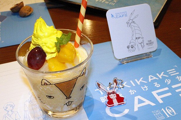 限定コースター付き！「サマーウォーズ」仮ケンジが汗をかく!? マンゴースムージー畑のミント、ぶどう、梨添え キング・カズマ アクリルチャーム付(税別1080円)<br>(C)2009 SW F.P.