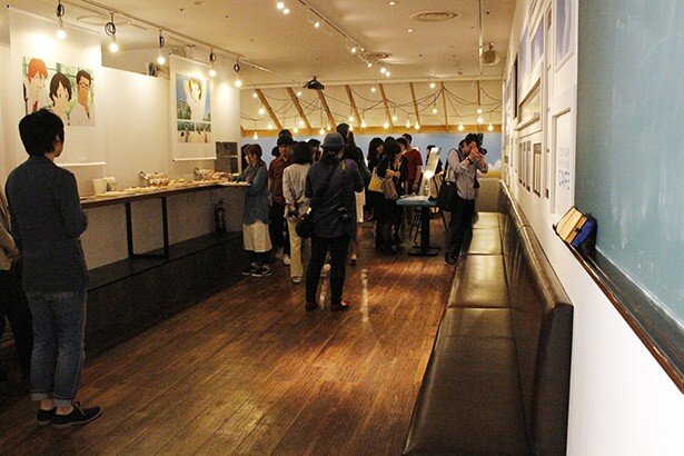 店内の様子。入り口では記念撮影もできます<br>(C)2006 TK/FP