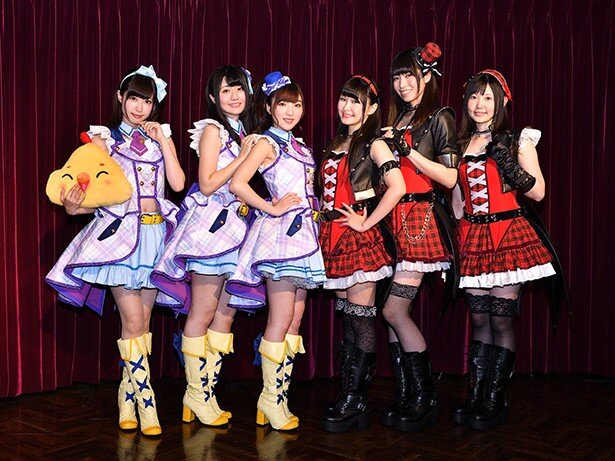 左から、木村優さん、早瀬莉花さん、豊田萌絵さん、相良茉優さん、青木瑠璃子さん、小原莉子さん。それぞれのユニット衣装も初お披露目！<br>