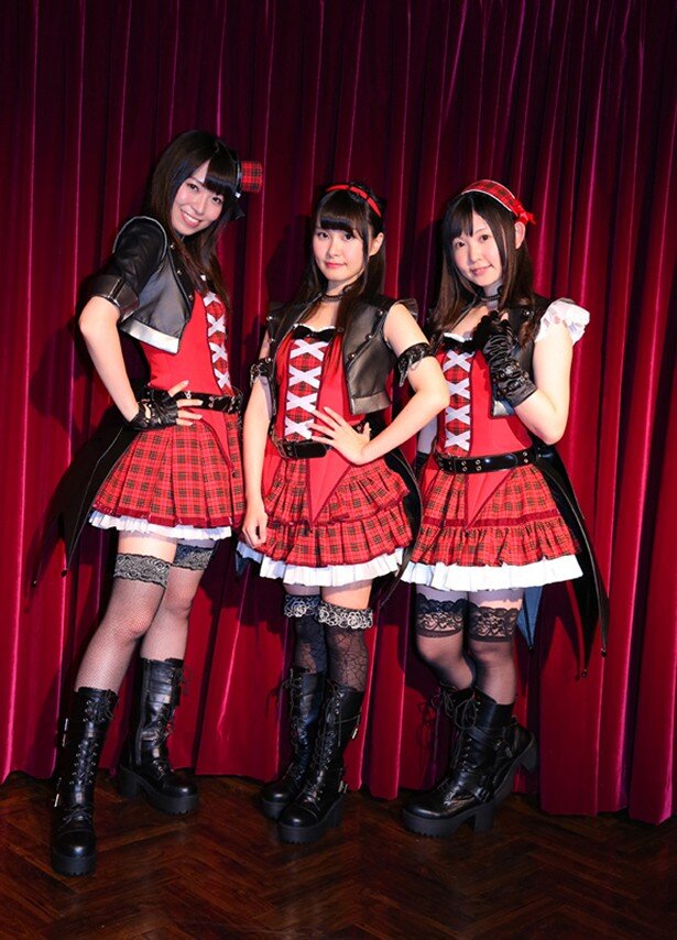 梶原未来を演じる相良さん、羅雨照を演じる青木さん、星七海を演じる小原さんによるユニット・Shadow<br>