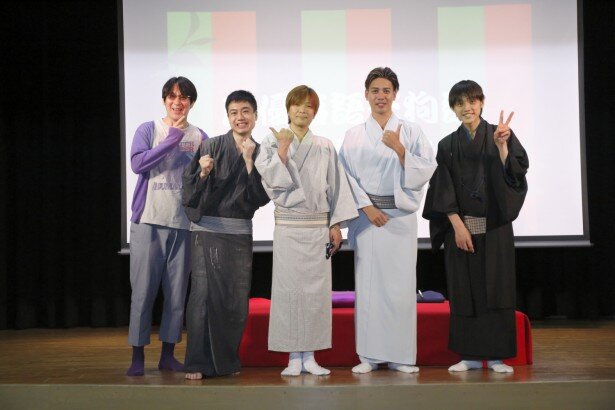 イベントの出演者。左からサンキュータツオさん、立川志ら乃師匠、福島潤さん、瀧川鯉斗さん、ニッポン放送の吉田尚紀アナウンサー<br>