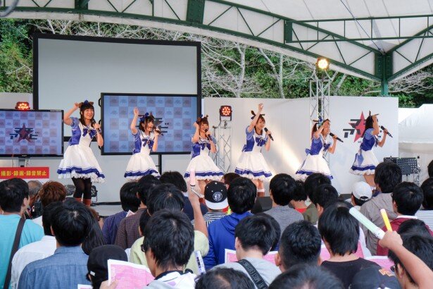 マチ★アソビ vol.17眉山山頂ステージ「ウマ娘」ライブステージの様子です<br>