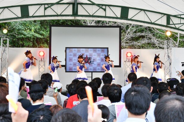 マチ★アソビ vol.17眉山山頂ステージ「ウマ娘」ライブステージの様子です<br>