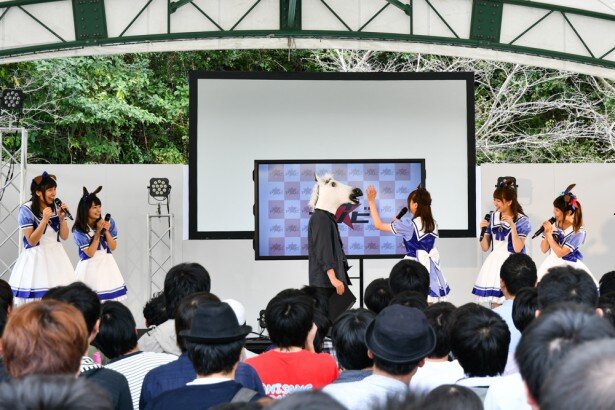 謎のウマ頭が「ウマ娘」石原章弘プロデューサーです<br>
