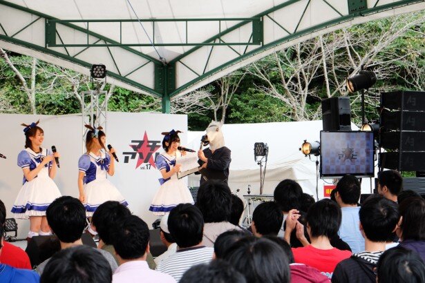 石原プロデューサーは再びウマ面をかぶって退場<br>