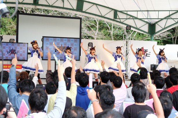マチ★アソビ vol.17眉山山頂ステージ「ウマ娘」ライブステージの様子です<br>