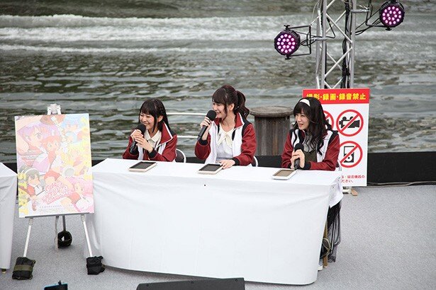 メンバーの中で唯一の卓球経験者である今村さん。ラリーができるようになって喜ぶ桑原さんに「私、まだ全然本気を出してないんだけどね」と発言し、桑原さんは苦笑い<br>