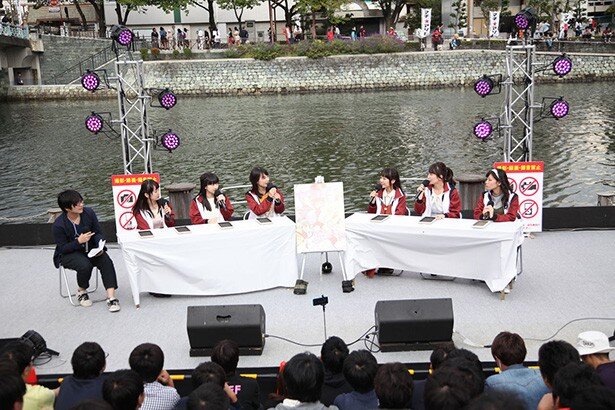 前日の眉山山頂ステージでトーク＆ライブを繰り広げた花守ゆみりさん・田中美海さん・高野麻里佳さん・桑原由気さん・今村彩夏さん・東城日沙子さんが東公園ステージに登場<br>