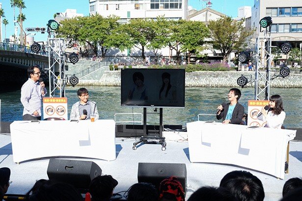 新町川東公園ステージで行なわれた「AKIBA&#039;S TRIP - THE ANIMATION -」イベント。未公開だったキャスト登壇者は石谷春貴さんと高野麻里佳さんでした<br>