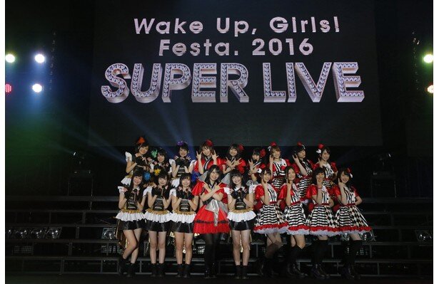 WUG・I-1club・ネクストストーム全員集合で記念撮影！ 大坪由佳さん・吉岡茉祐さん・山本希望さんのセンター3人の並びはライブメインビジュアルと同じです<br>