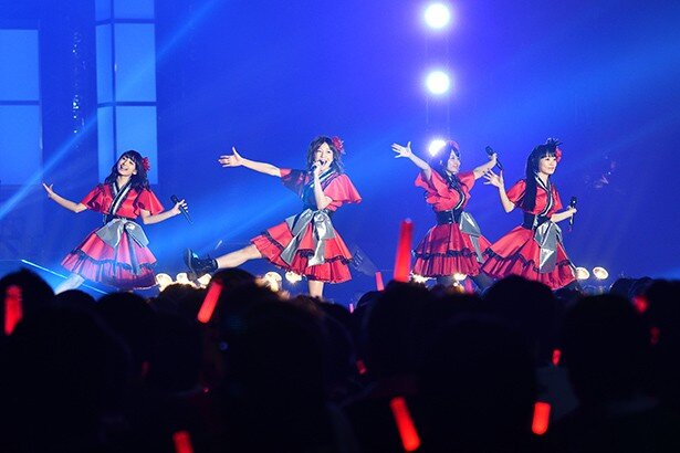 手を差し伸べあう姿に神々しさが<br>