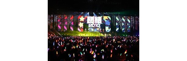 765プロオールスター勢揃いの東京体育館。オープニングは幻の自己紹介ソング「団結2010」でした<br>